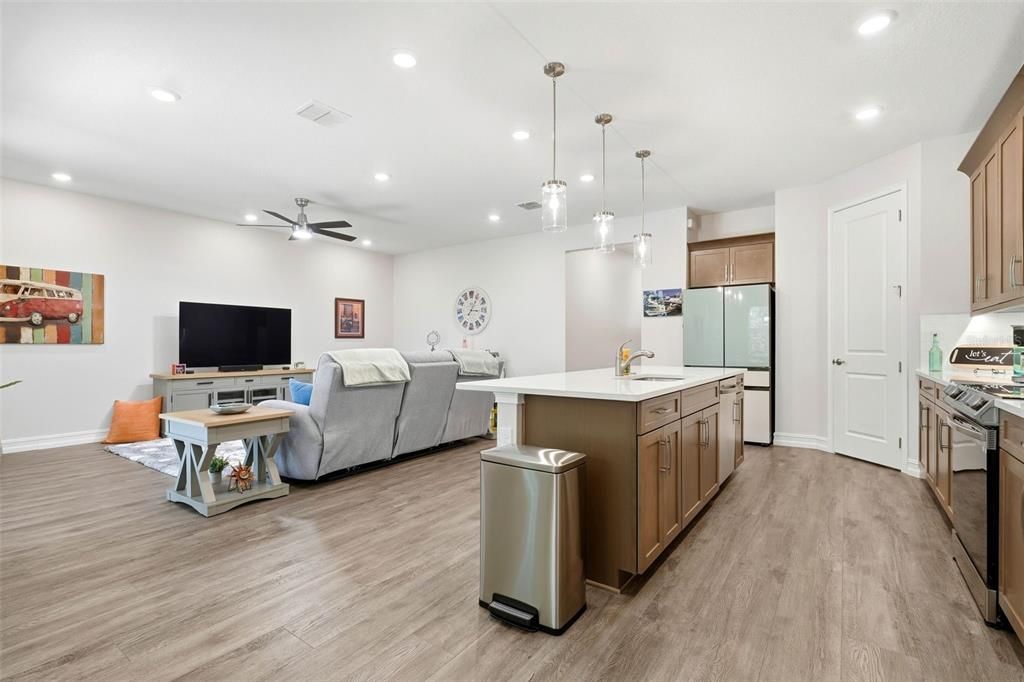 En Venta: $469,900 (4 camas, 2 baños, 2146 Pies cuadrados)