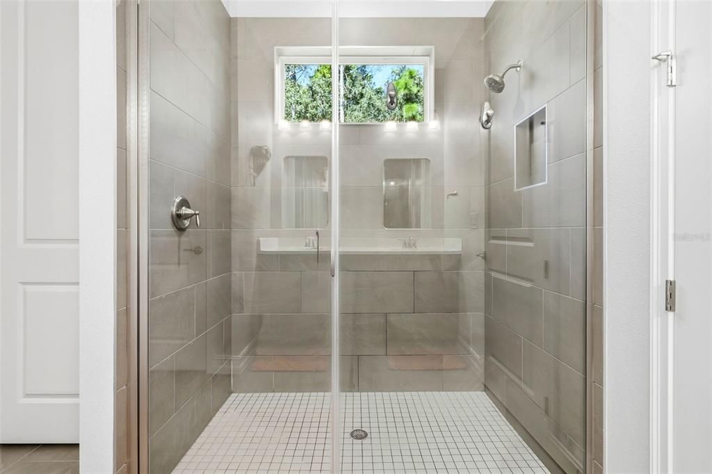 En Venta: $469,900 (4 camas, 2 baños, 2146 Pies cuadrados)