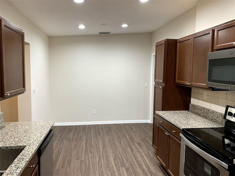 Под контрактом: $2,650 (3 спален, 2 ванн, 1879 Квадратных фут)