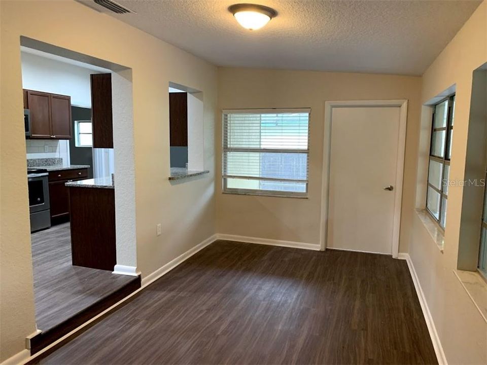 Под контрактом: $2,650 (3 спален, 2 ванн, 1879 Квадратных фут)