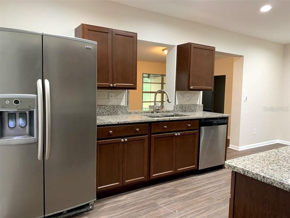 Под контрактом: $2,650 (3 спален, 2 ванн, 1879 Квадратных фут)