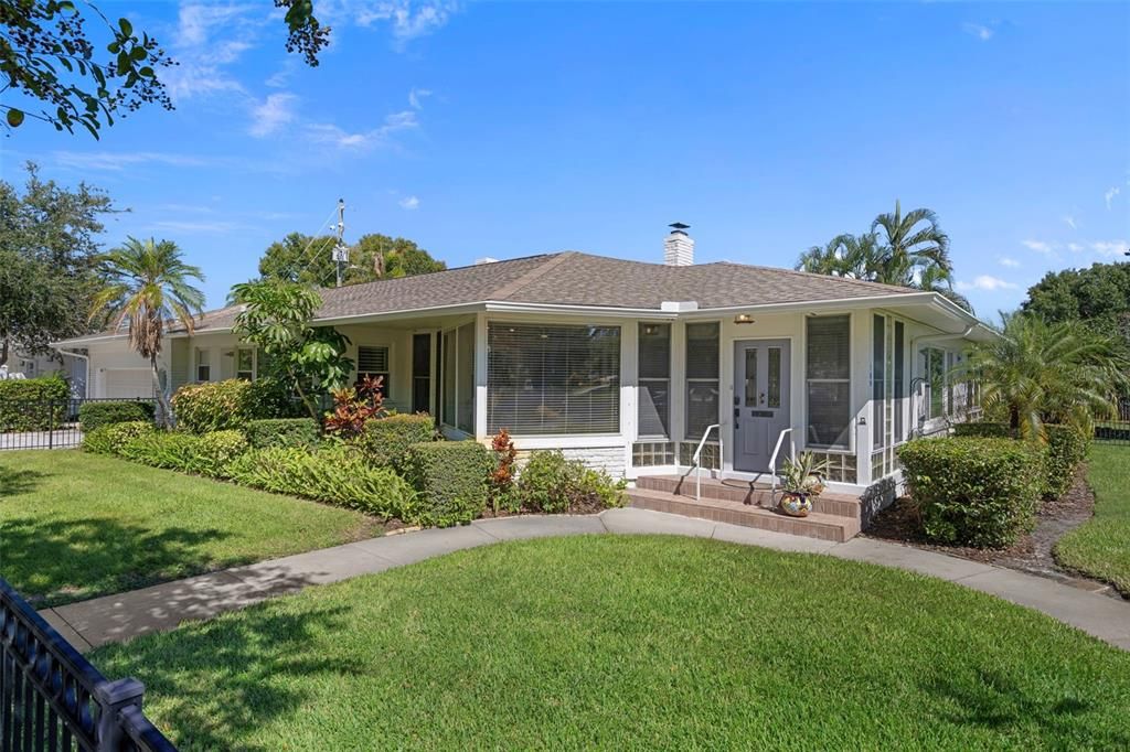 最近售出: $1,450,000 (2 贝兹, 2 浴室, 2553 平方英尺)