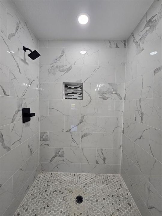 合同活跃: $255,000 (3 贝兹, 2 浴室, 1380 平方英尺)