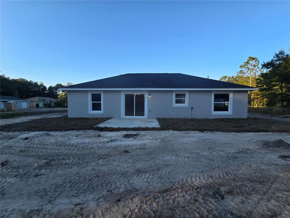 合同活跃: $255,000 (3 贝兹, 2 浴室, 1380 平方英尺)