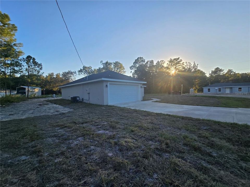 合同活跃: $255,000 (3 贝兹, 2 浴室, 1380 平方英尺)