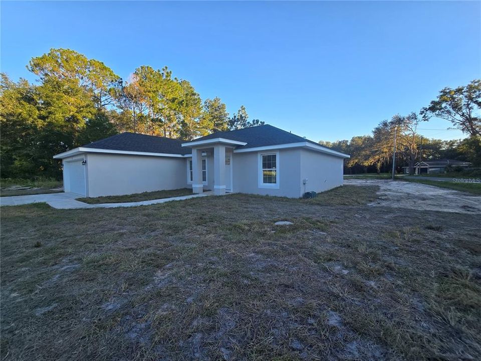 合同活跃: $255,000 (3 贝兹, 2 浴室, 1380 平方英尺)