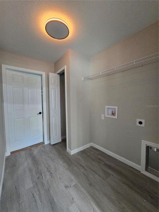 合同活跃: $255,000 (3 贝兹, 2 浴室, 1380 平方英尺)