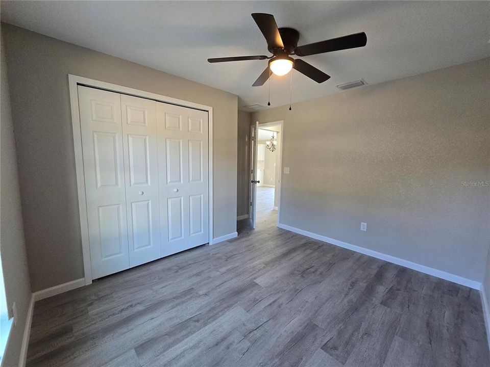 合同活跃: $255,000 (3 贝兹, 2 浴室, 1380 平方英尺)