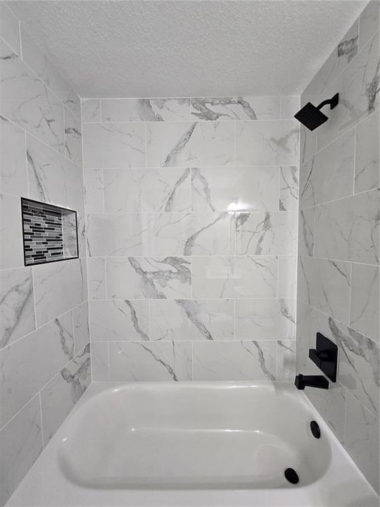 合同活跃: $255,000 (3 贝兹, 2 浴室, 1380 平方英尺)