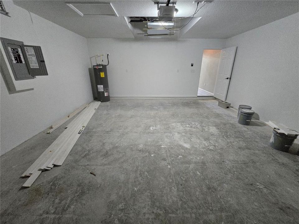 合同活跃: $255,000 (3 贝兹, 2 浴室, 1380 平方英尺)