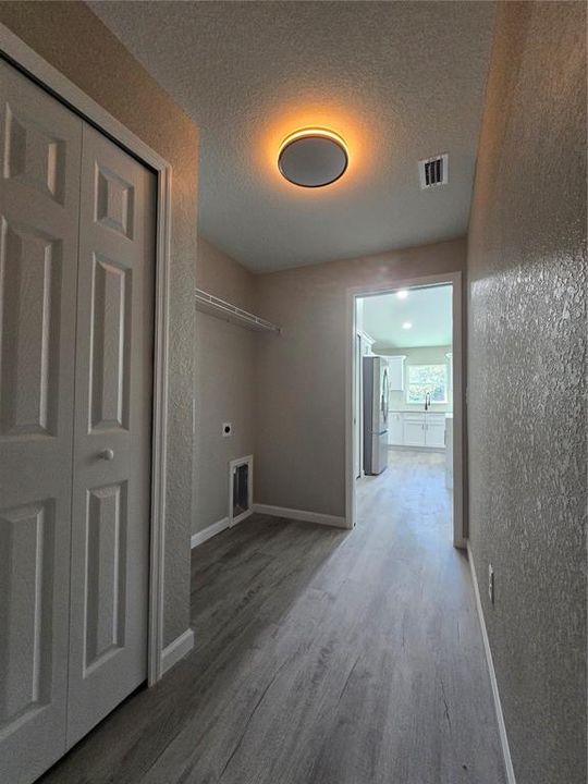 合同活跃: $255,000 (3 贝兹, 2 浴室, 1380 平方英尺)