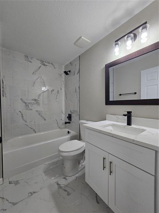 合同活跃: $255,000 (3 贝兹, 2 浴室, 1380 平方英尺)