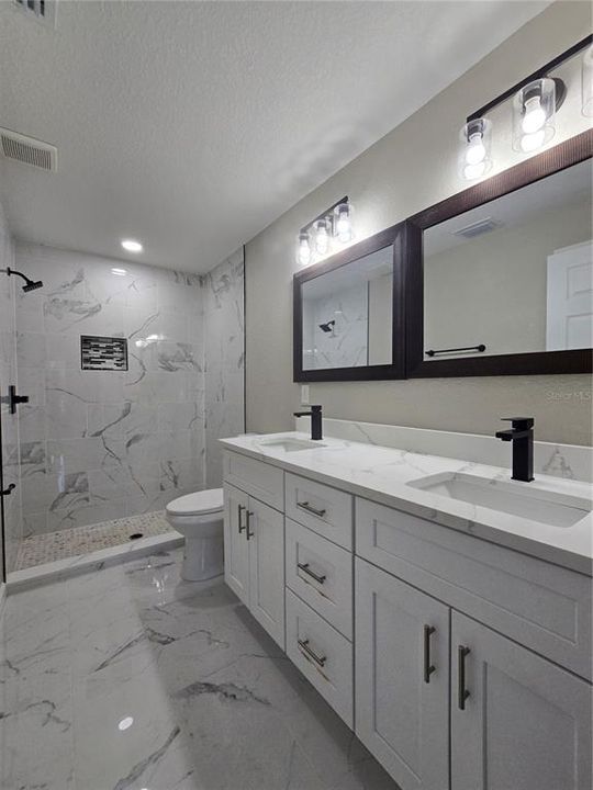 合同活跃: $255,000 (3 贝兹, 2 浴室, 1380 平方英尺)