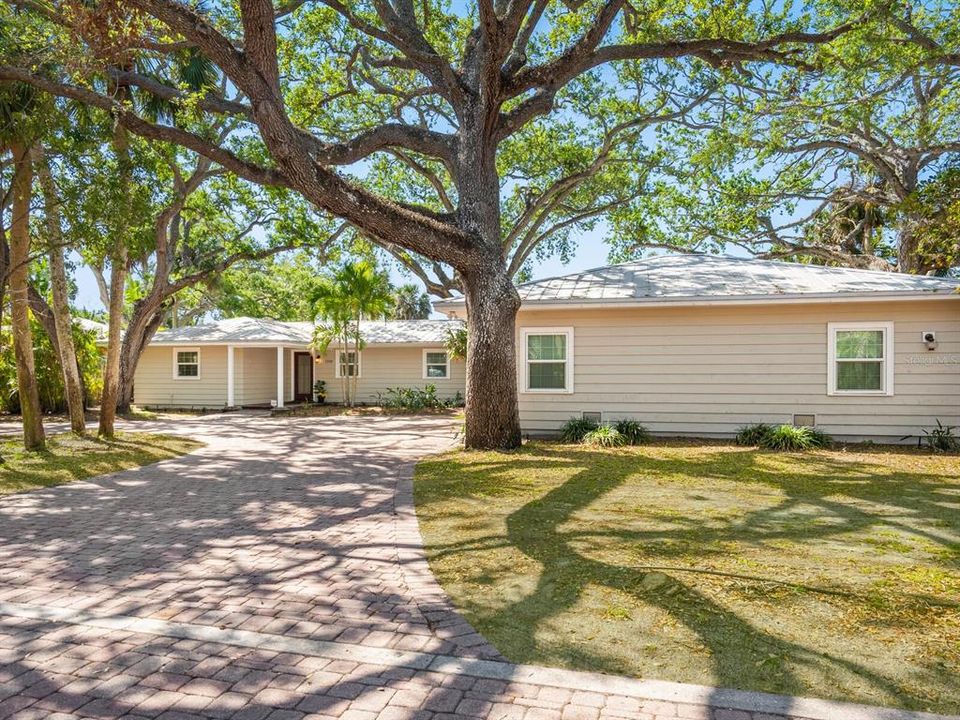 For Sale: $2,500,000 (4 beds, 3 baths, 3250 Square Feet)