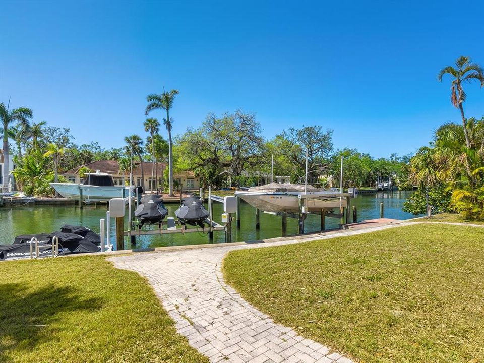 For Sale: $2,500,000 (4 beds, 3 baths, 3250 Square Feet)