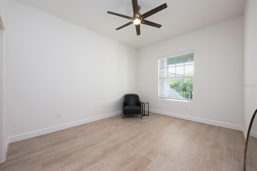 合同活跃: $740,000 (4 贝兹, 3 浴室, 2800 平方英尺)