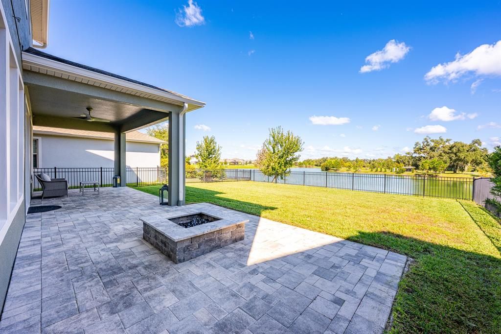 合同活跃: $740,000 (4 贝兹, 3 浴室, 2800 平方英尺)