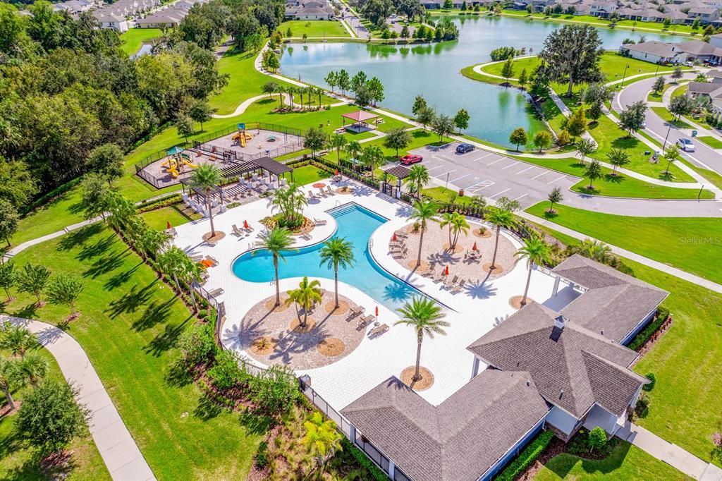 合同活跃: $740,000 (4 贝兹, 3 浴室, 2800 平方英尺)