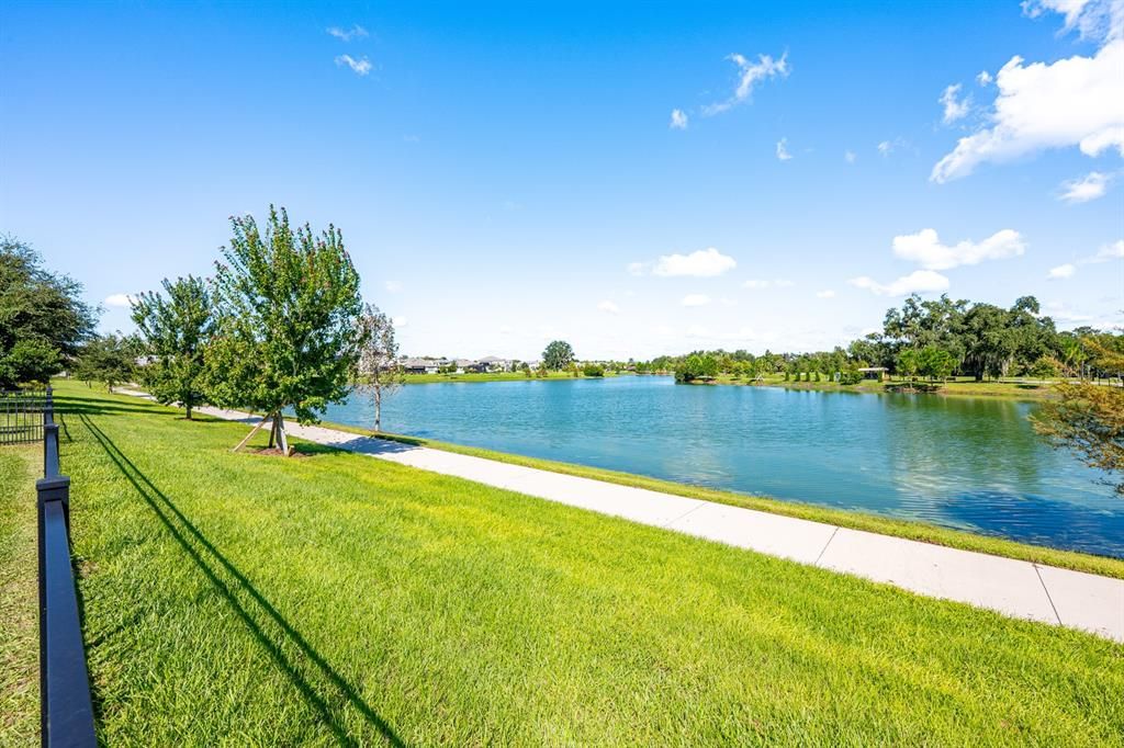 合同活跃: $740,000 (4 贝兹, 3 浴室, 2800 平方英尺)