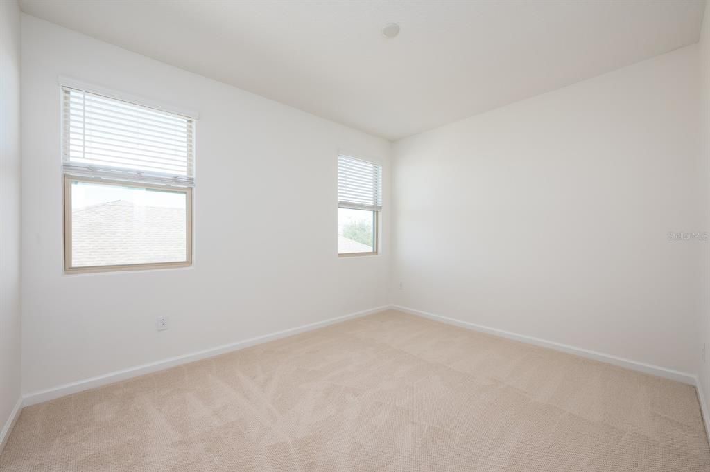 合同活跃: $740,000 (4 贝兹, 3 浴室, 2800 平方英尺)