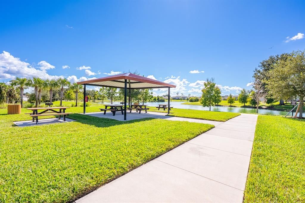 合同活跃: $740,000 (4 贝兹, 3 浴室, 2800 平方英尺)