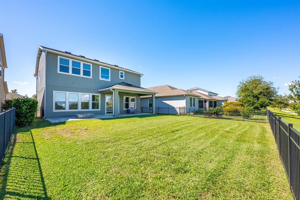 合同活跃: $740,000 (4 贝兹, 3 浴室, 2800 平方英尺)