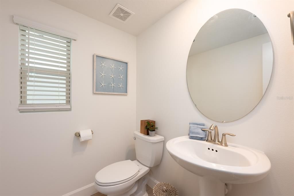 合同活跃: $740,000 (4 贝兹, 3 浴室, 2800 平方英尺)