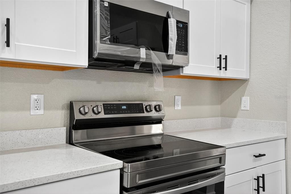 For Sale: $375,000 (3 beds, 2 baths, 2002 Square Feet)