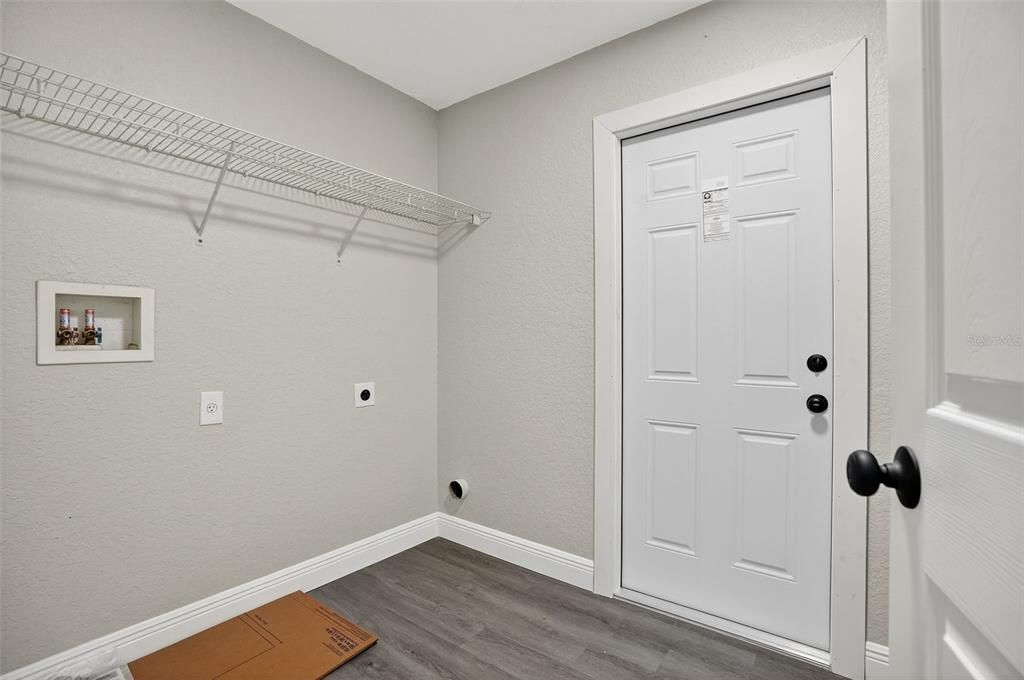 For Sale: $375,000 (3 beds, 2 baths, 2002 Square Feet)