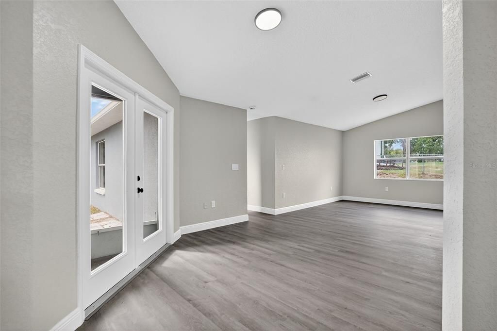 For Sale: $375,000 (3 beds, 2 baths, 2002 Square Feet)