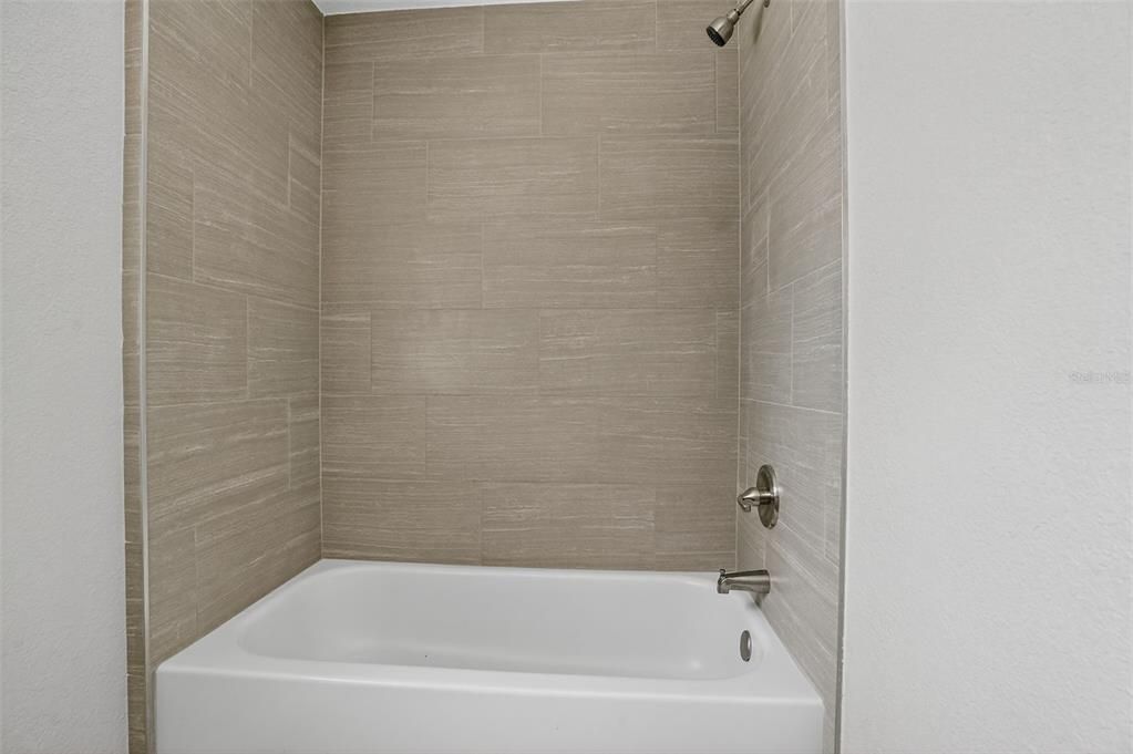 For Sale: $375,000 (3 beds, 2 baths, 2002 Square Feet)