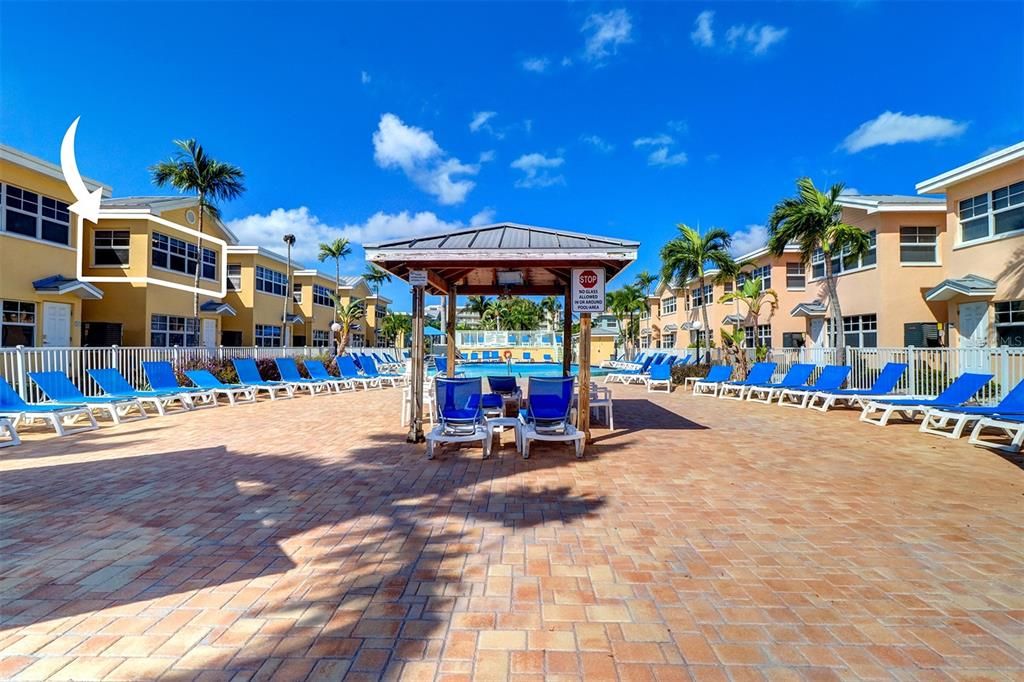 For Sale: $381,000 (1 beds, 1 baths, 735 Square Feet)