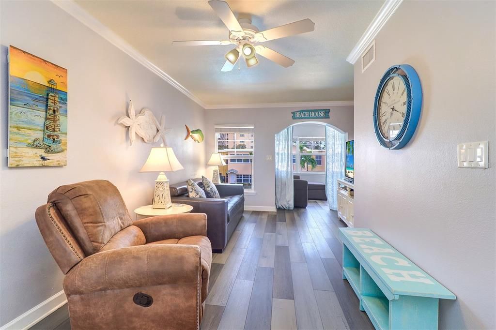 For Sale: $381,000 (1 beds, 1 baths, 735 Square Feet)