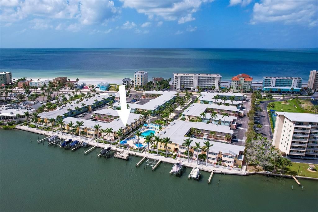 For Sale: $381,000 (1 beds, 1 baths, 735 Square Feet)