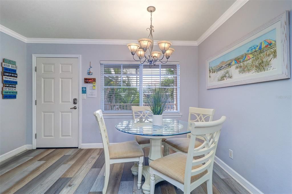 For Sale: $381,000 (1 beds, 1 baths, 735 Square Feet)