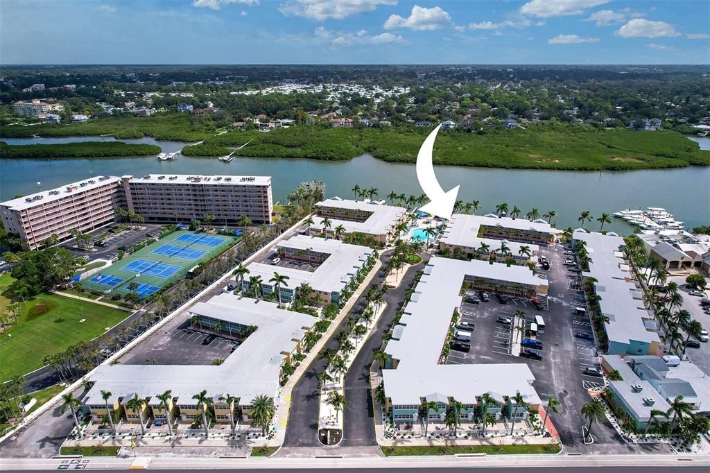 For Sale: $381,000 (1 beds, 1 baths, 735 Square Feet)