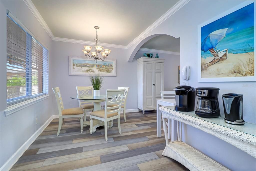 For Sale: $381,000 (1 beds, 1 baths, 735 Square Feet)