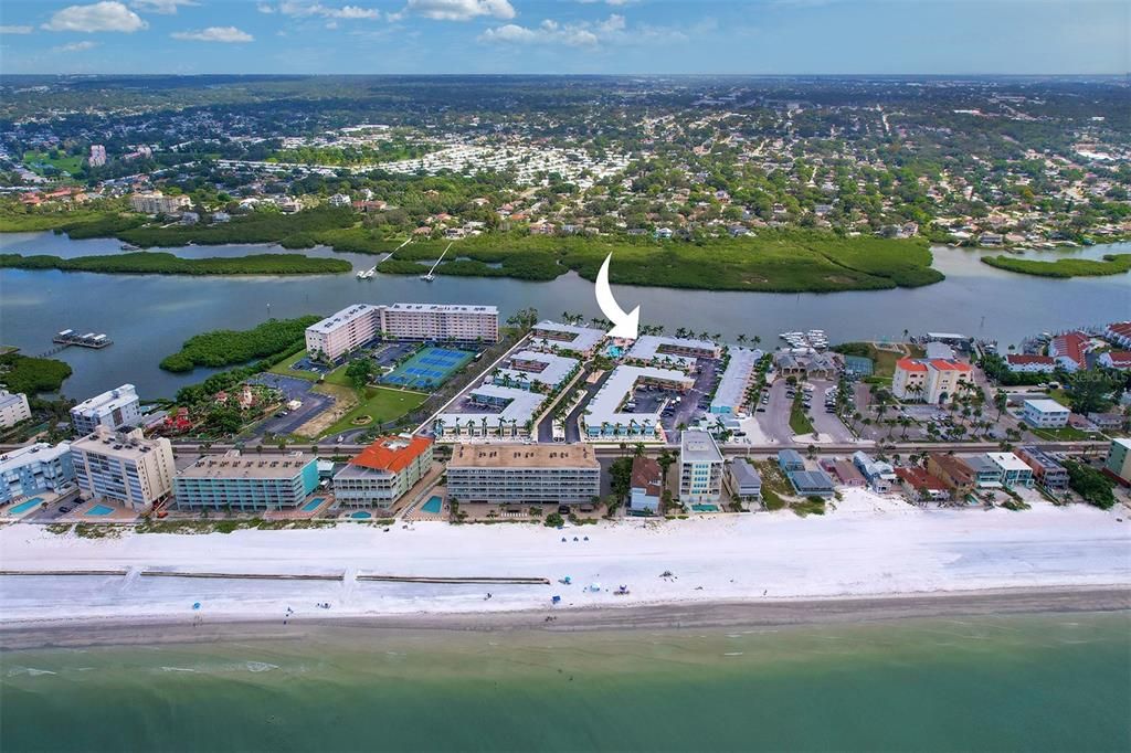 For Sale: $381,000 (1 beds, 1 baths, 735 Square Feet)