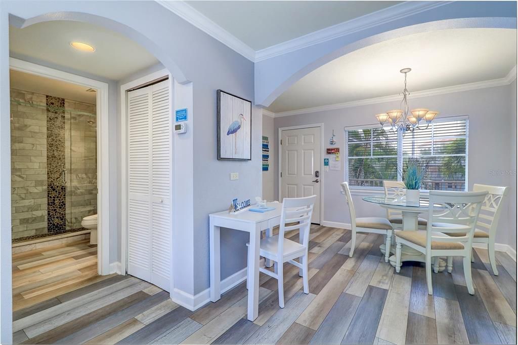 For Sale: $381,000 (1 beds, 1 baths, 735 Square Feet)