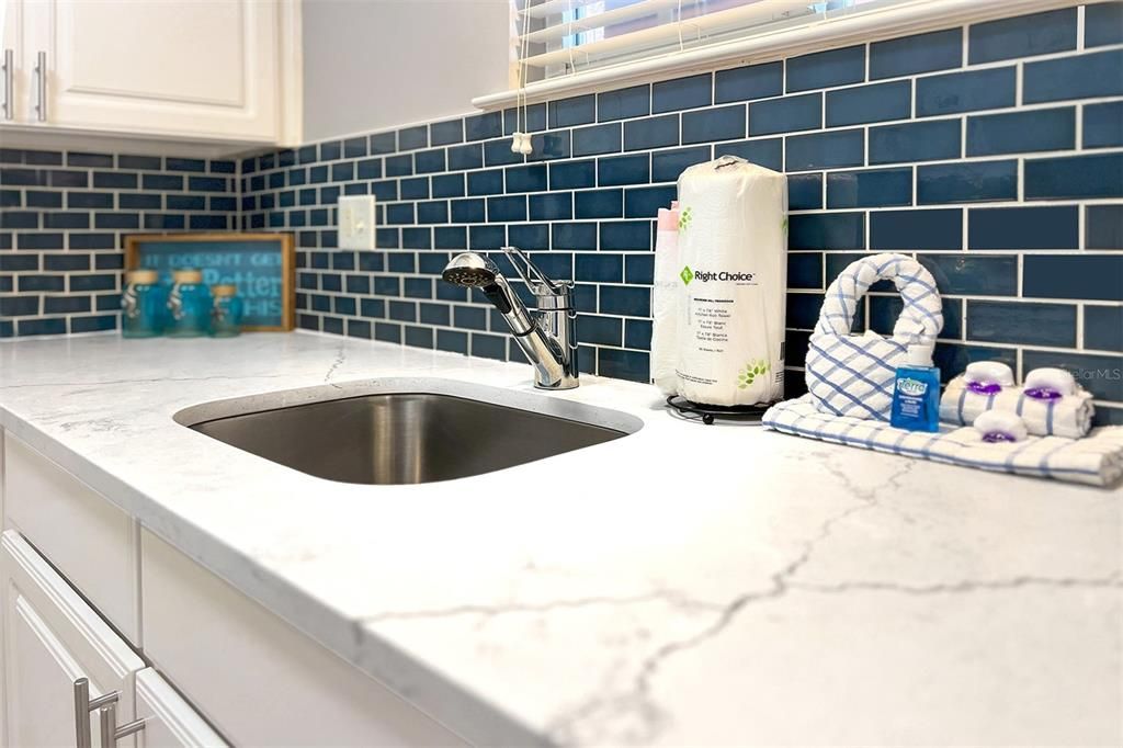 For Sale: $381,000 (1 beds, 1 baths, 735 Square Feet)