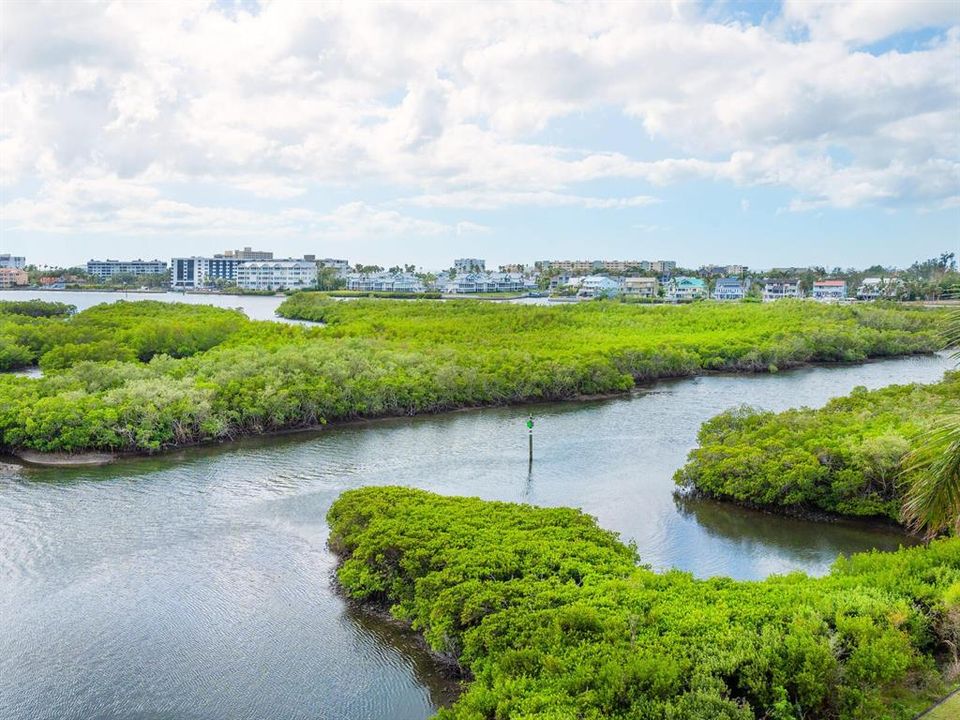 Active With Contract: $780,000 (3 beds, 2 baths, 1936 Square Feet)