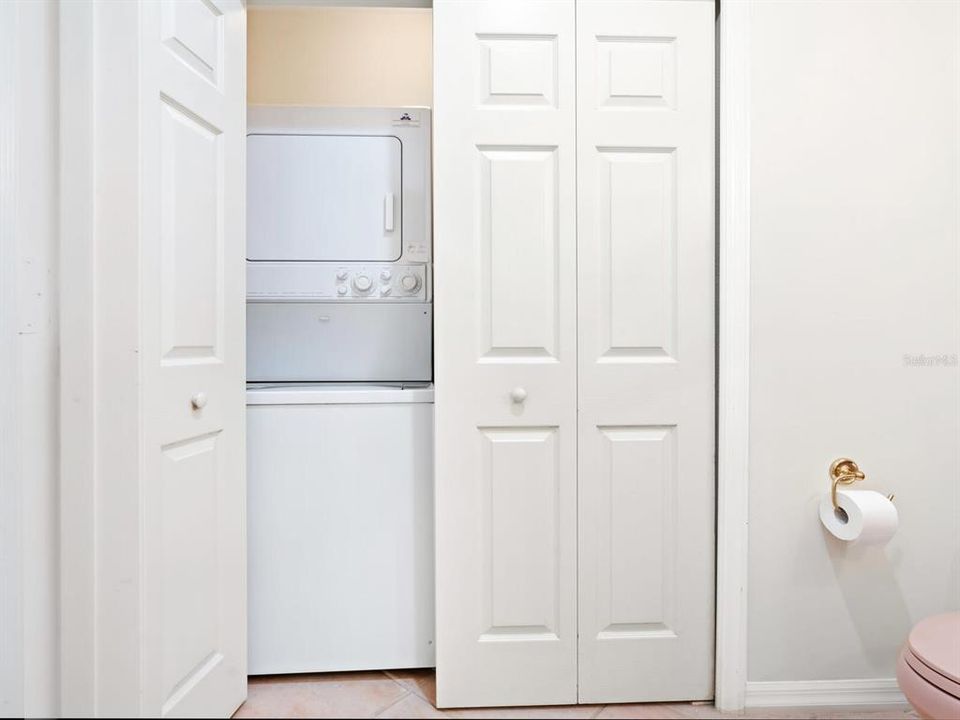 Active With Contract: $780,000 (3 beds, 2 baths, 1936 Square Feet)