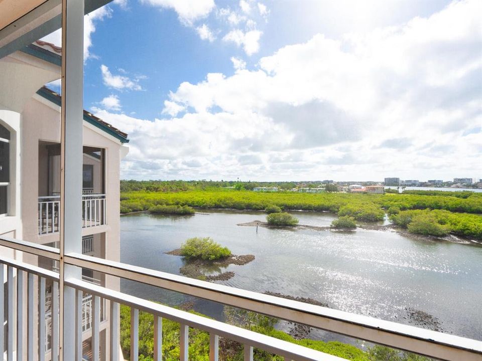 Active With Contract: $780,000 (3 beds, 2 baths, 1936 Square Feet)