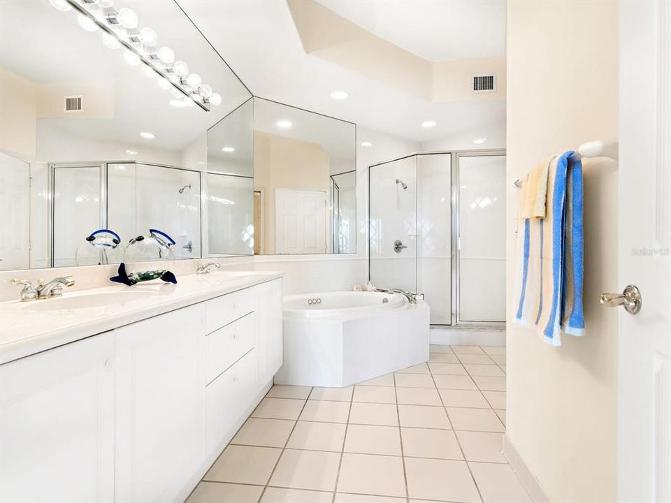 Active With Contract: $780,000 (3 beds, 2 baths, 1936 Square Feet)