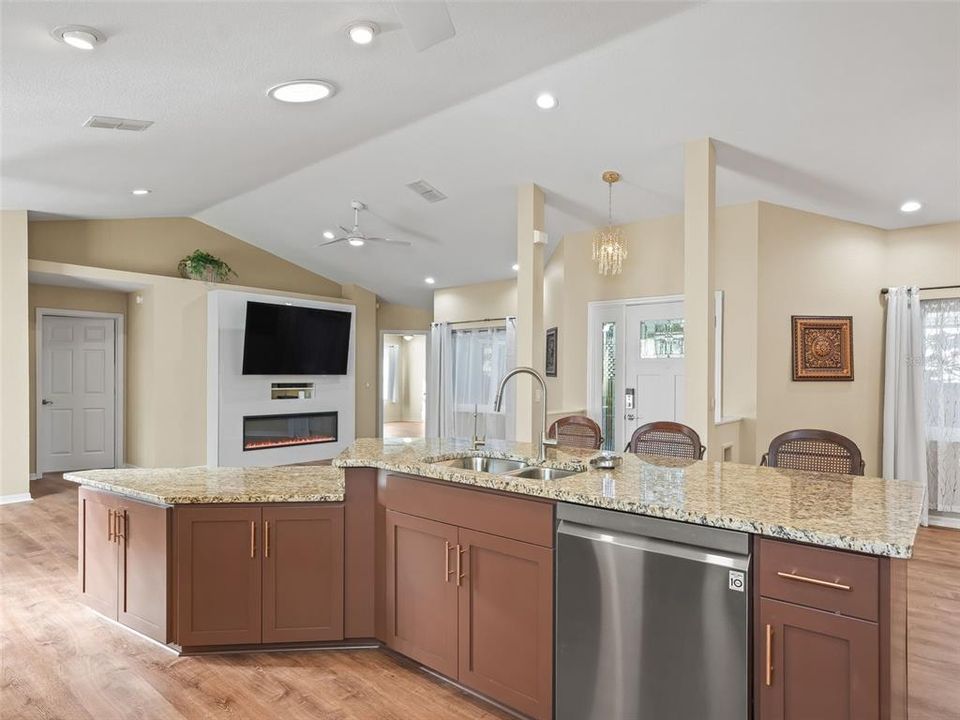 For Sale: $362,000 (3 beds, 2 baths, 1735 Square Feet)