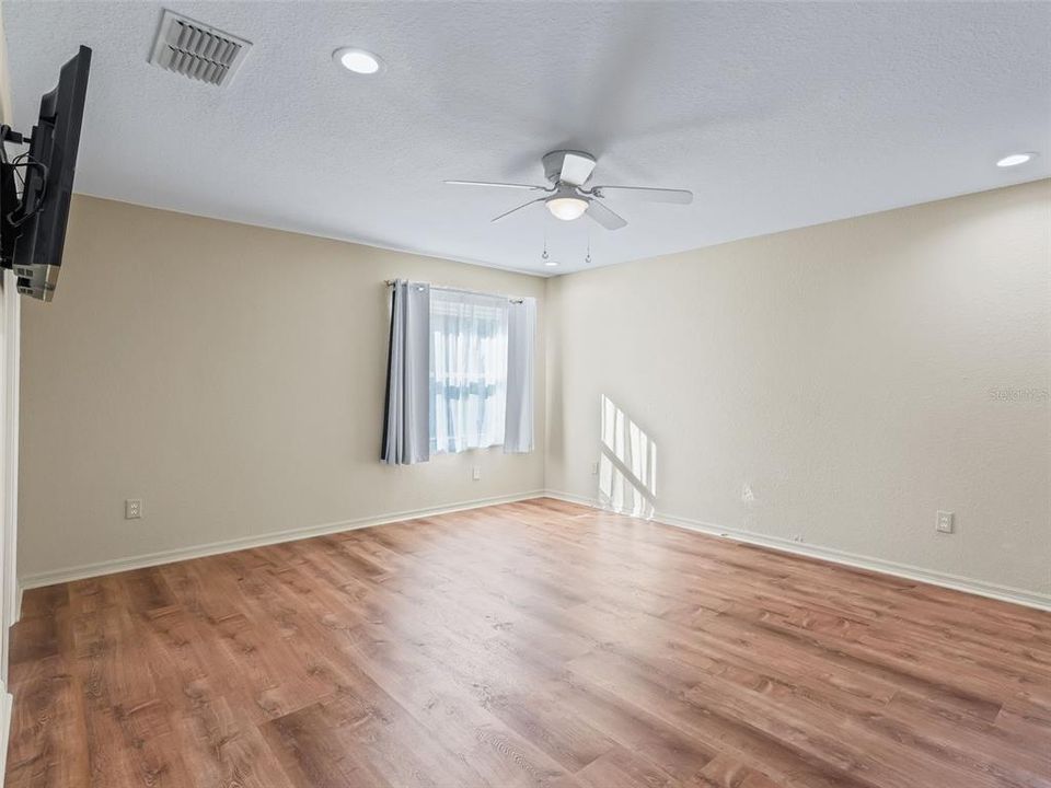 For Sale: $362,000 (3 beds, 2 baths, 1735 Square Feet)