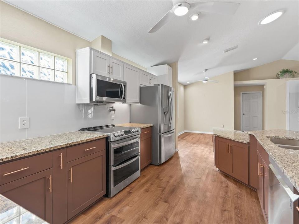 For Sale: $362,000 (3 beds, 2 baths, 1735 Square Feet)