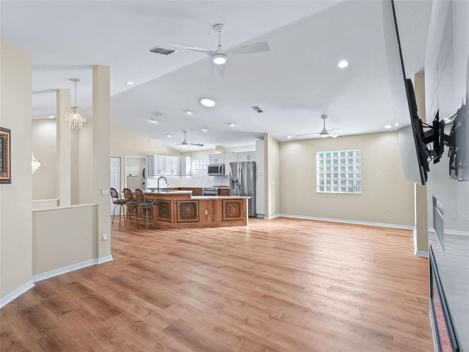 For Sale: $362,000 (3 beds, 2 baths, 1735 Square Feet)