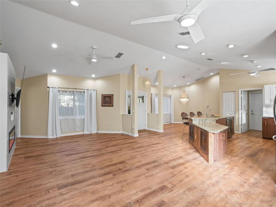 For Sale: $362,000 (3 beds, 2 baths, 1735 Square Feet)