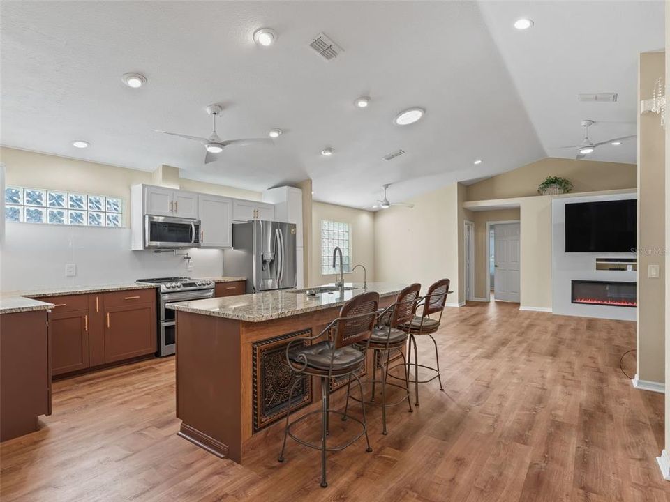 For Sale: $362,000 (3 beds, 2 baths, 1735 Square Feet)